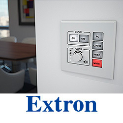 Четыре кнопочные панели eBUS от Extron с индивидуальной маркировкой уже доступны для заказа