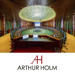 Arthur Holm — технологичное украшение конференц-стола в резиденции президента Нигерии