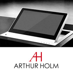 Dynamic3Reverse ARTHUR HOLM – изящный выдвижной монитор для конференц-залов 